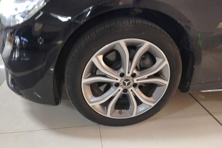 Used Mercedes-Benz E-Class 2021 E 300 L Sporty and Stylish Model Left Front Wheel Hub
