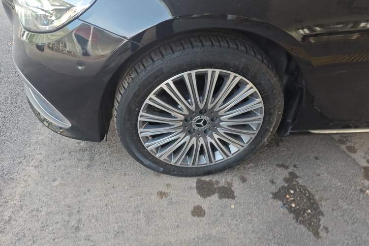 Used Mercedes-Benz E-Class 2021 Restyled E 300 L Luxury Edition Left Front Wheel Hub