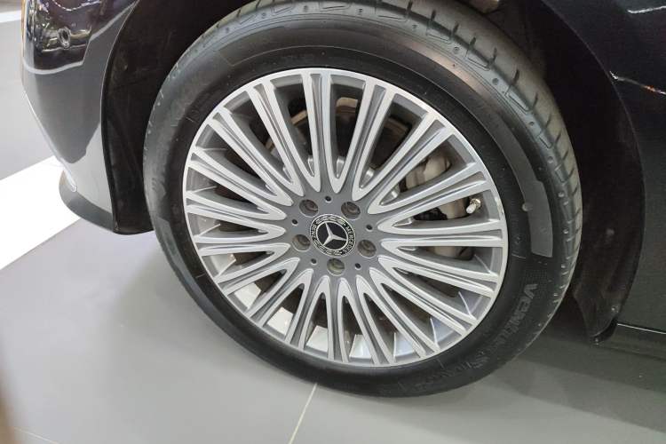 Used Mercedes-Benz E-Class 2021 E 300 L Luxury Model Left Front Wheel Hub