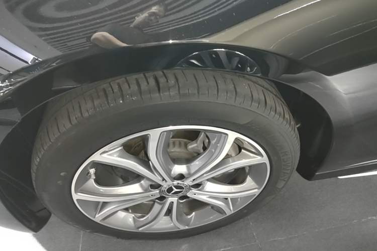 Used Mercedes-Benz E-Class 2021 E 300 L Sporty and Stylish Model Left Front Wheel Hub