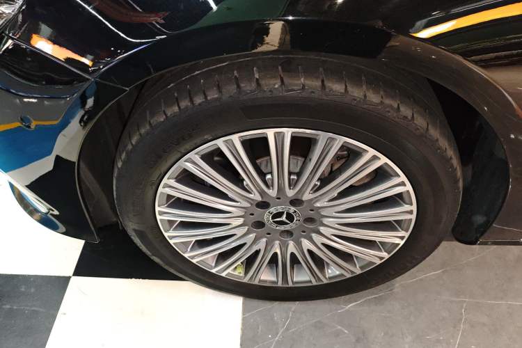 Used Mercedes-Benz E-Class 2021 E 300 L Stylish Model Left Front Wheel Hub