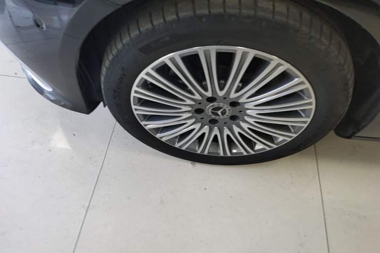 Used Mercedes-Benz E-Class 2021 Restyled E 300 L Luxury Edition Left Front Wheel Hub