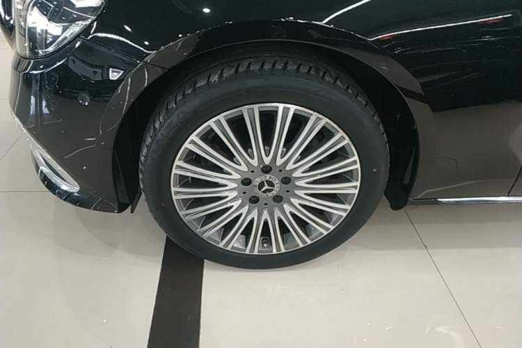 Used Mercedes-Benz E-Class 2021 Restyled E 300 L Luxury Edition Left Front Wheel Hub