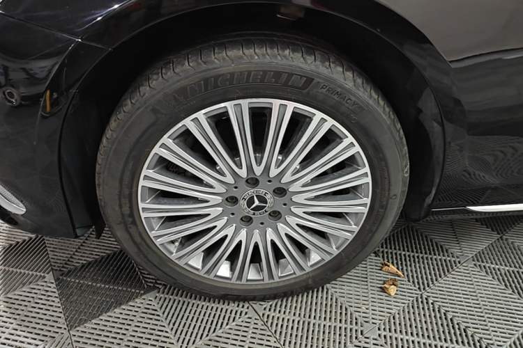 Used Mercedes-Benz E-Class 2021 Restyled E 300 L Luxury Edition Left Front Wheel Hub
