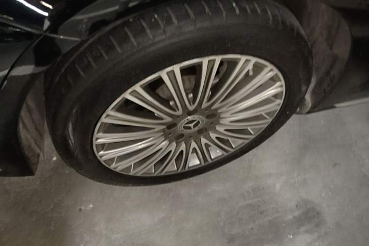 Used Mercedes-Benz E-Class 2021 Restyled E 300 L Luxury Edition Left Front Wheel Hub