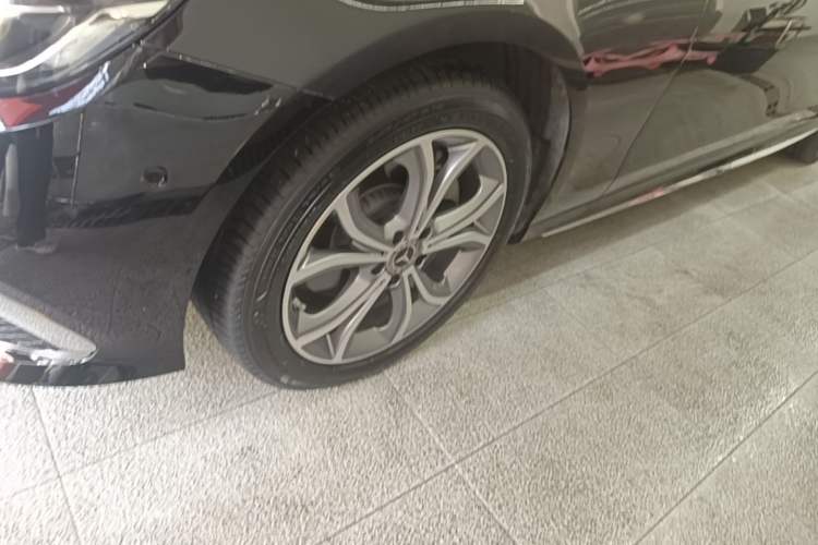 Used Mercedes-Benz E-Class 2021 Restyled E 300 L Sporty and Stylish Edition Left Front Wheel Hub
