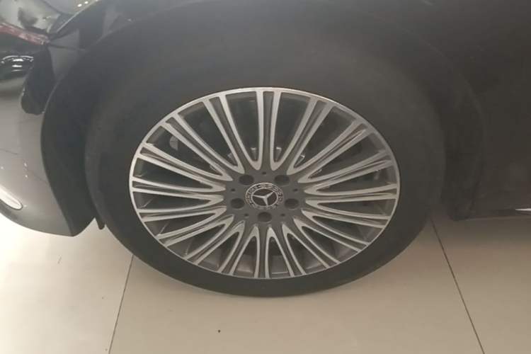 Used Mercedes-Benz E-Class 2021 Restyled E 300 L Luxury Edition Left Front Wheel Hub
