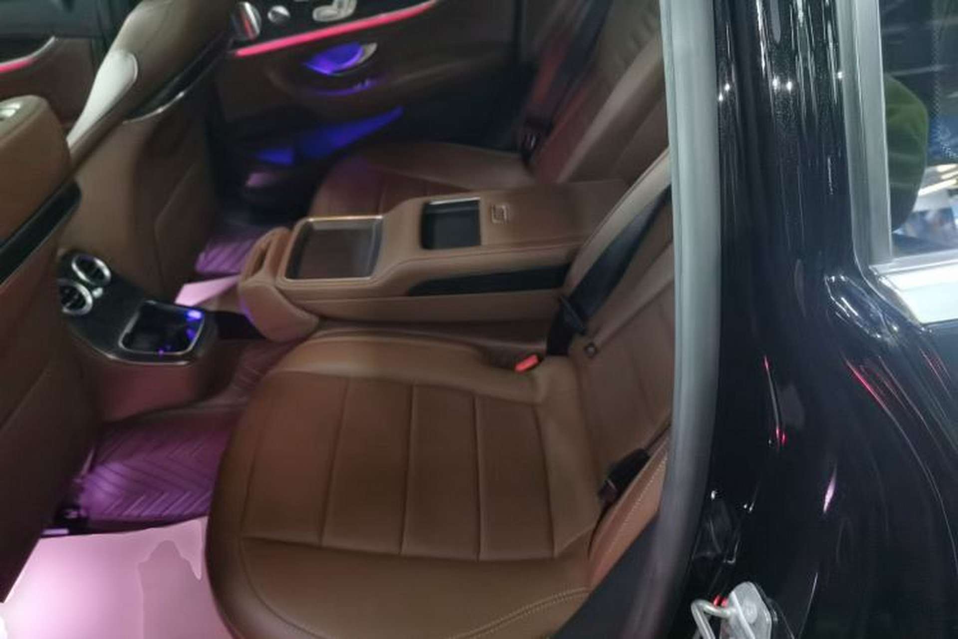 Used Mercedes-Benz E-Class 2021 E 300 L Sport Luxury Edition Left Rear Seat