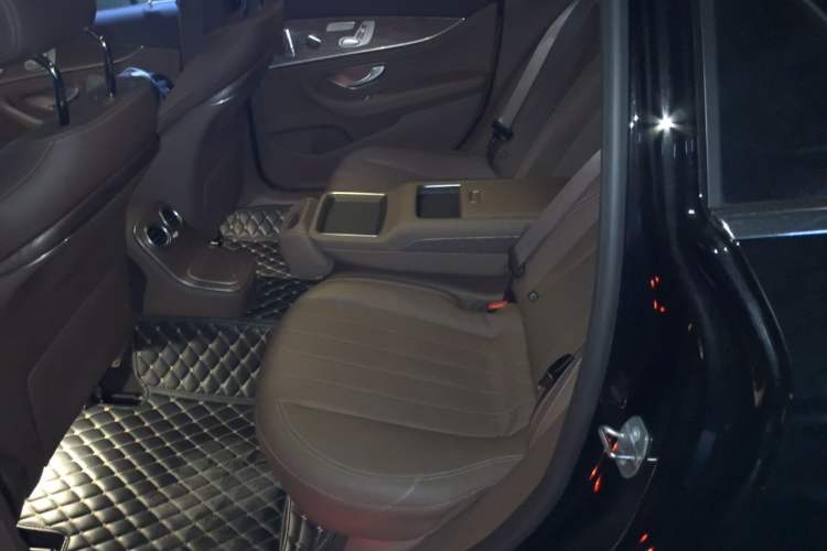Used Mercedes-Benz E-Class 2021 E 300 L Luxury Model Left Rear Seat