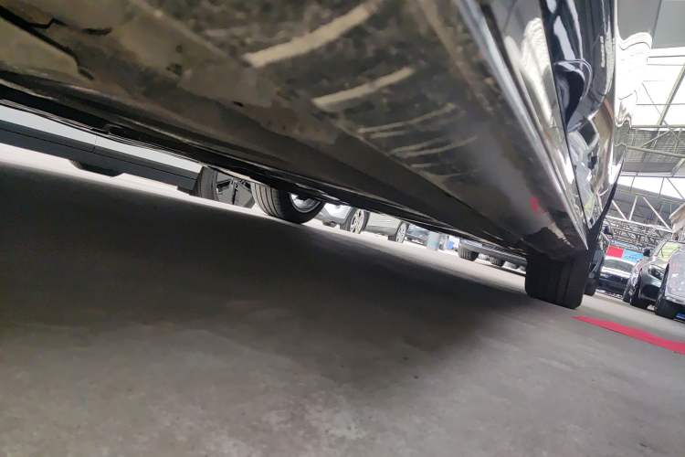 Used Mercedes-Benz E-Class 2021 E 300 L Sporty and Stylish Model Left Side Sill