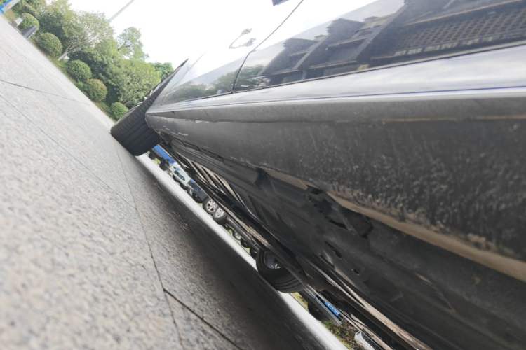 Used Mercedes-Benz E-Class 2021 E 300 L Sport Luxury Edition Left Side Sill