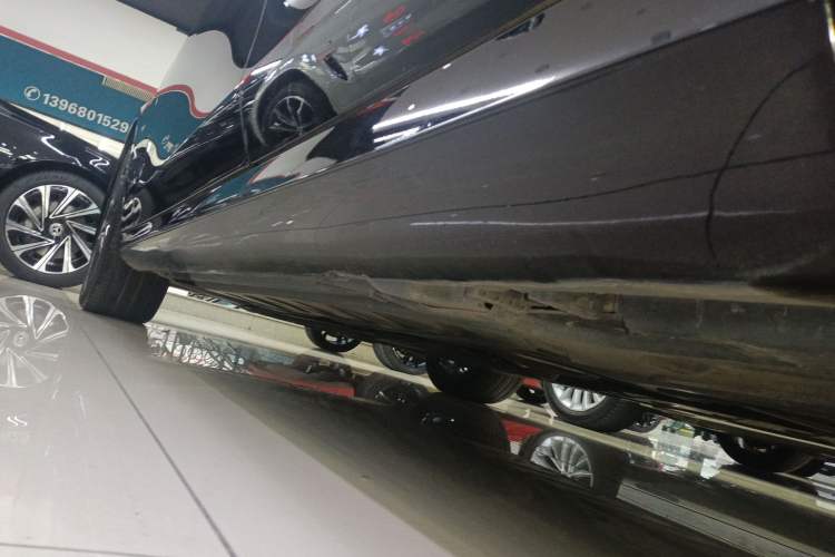 Used Mercedes-Benz E-Class 2021 Updated E 260 Fashion Sport Edition Left Side Sill