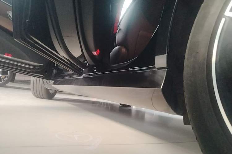 Used Mercedes-Benz E-Class 2021 Updated E 260 Fashion Sport Edition Left Side Sill