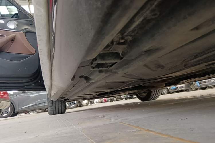 Used Mercedes-Benz E-Class 2021 E 300 L Sport Luxury Edition Left Side Sill