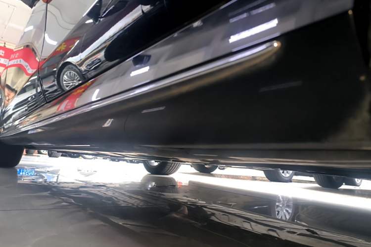 Used Mercedes-Benz E-Class 2021 Restyled E 300 L Sporty and Stylish Edition Left Side Sill