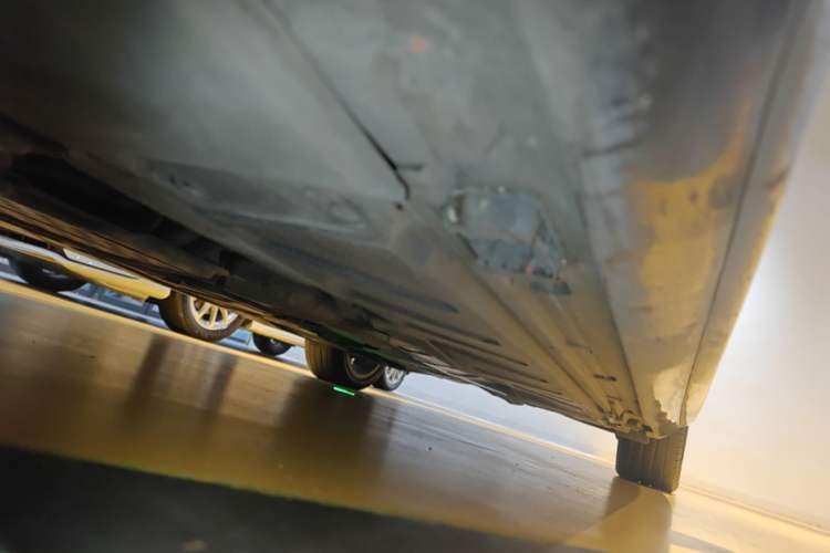 Used Mercedes-Benz E-Class 2021 E 300 L Sport Luxury Edition Left Side Sill