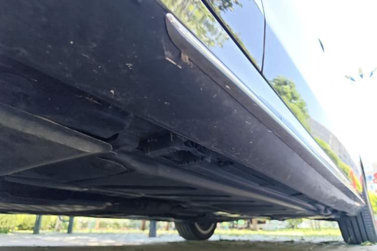 Used Mercedes-Benz E-Class 2021 E 300 L Sporty and Stylish Model Left Side Sill