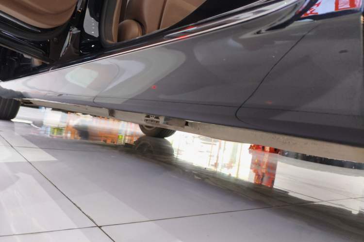 Used Mercedes-Benz E-Class 2021 E 300 L Luxury Model Left Side Sill