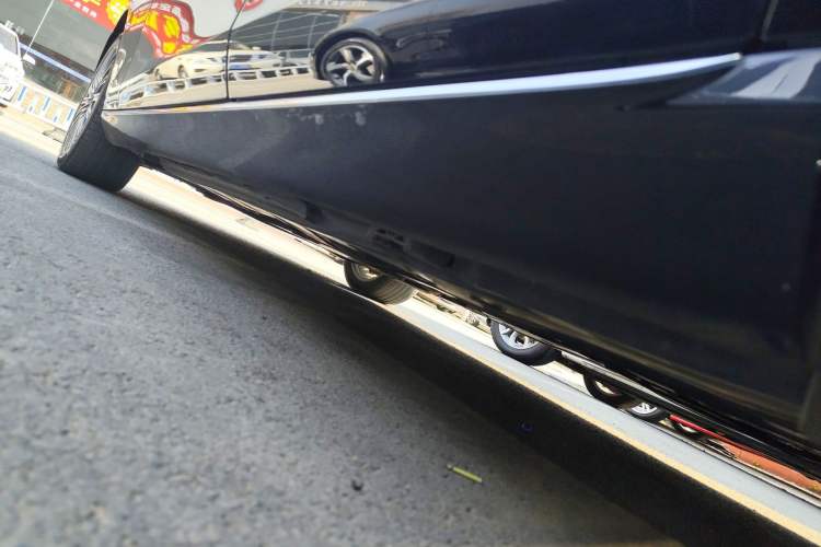 Used Mercedes-Benz E-Class 2021 Facelift E 300 L Stylish Edition Left Side Sill