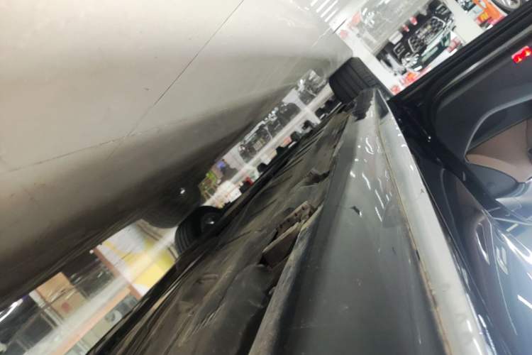Used Mercedes-Benz E-Class 2021 Restyled E 300 L Sporty and Stylish Edition Left Side Sill