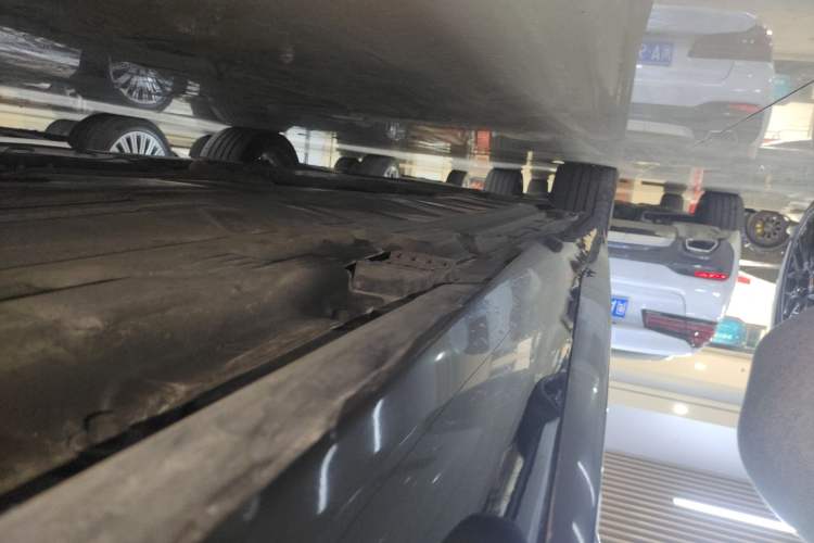 Used Mercedes-Benz E-Class 2021 E 300 L Sporty and Stylish Model Left Side Sill