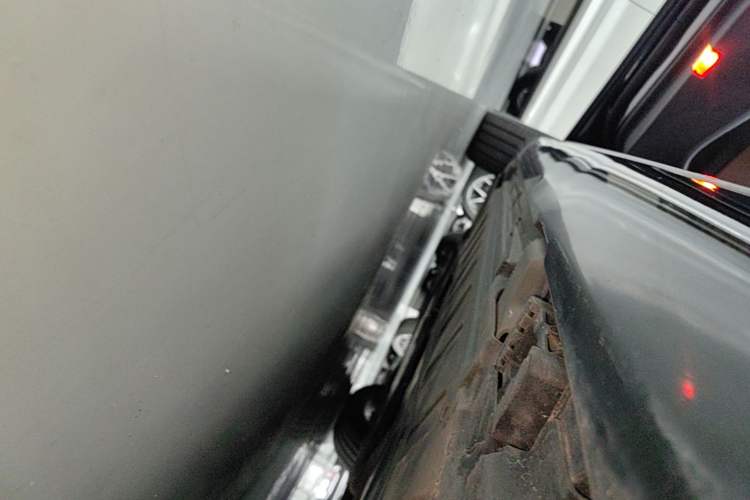 Used Mercedes-Benz E-Class 2021 E 260 Luxury Sports Edition Left Side Sill