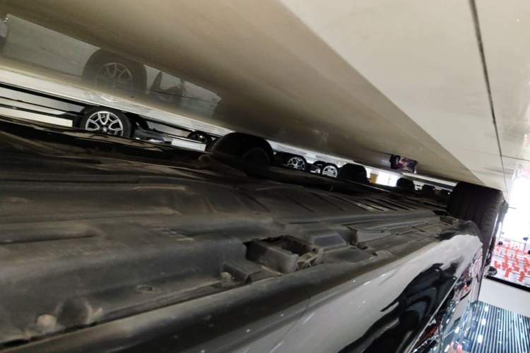 Used Mercedes-Benz E-Class 2021 Restyled E 300 L Luxury Edition Left Side Sill