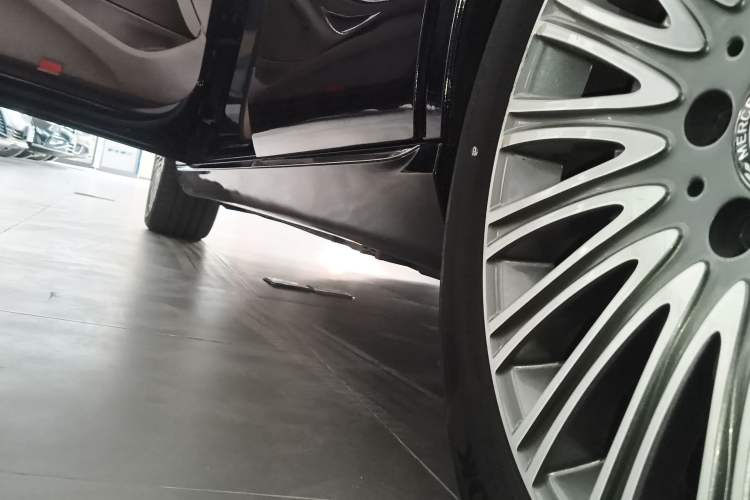 Used Mercedes-Benz E-Class 2021 E 300 L Luxury Model Left Side Sill