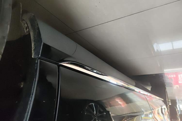 Used Mercedes-Benz E-Class 2021 Facelift E 300 L Stylish Edition Left Side Sill