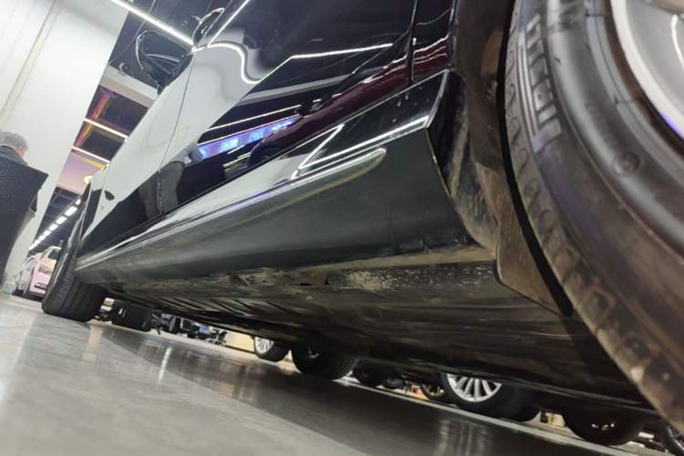 Used Mercedes-Benz E-Class 2021 E 300 L Sport Luxury Edition Left Side Sill