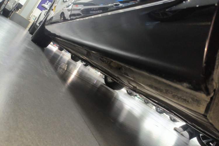 Used Mercedes-Benz E-Class 2021 E 300 L Stylish Model Left Side Sill