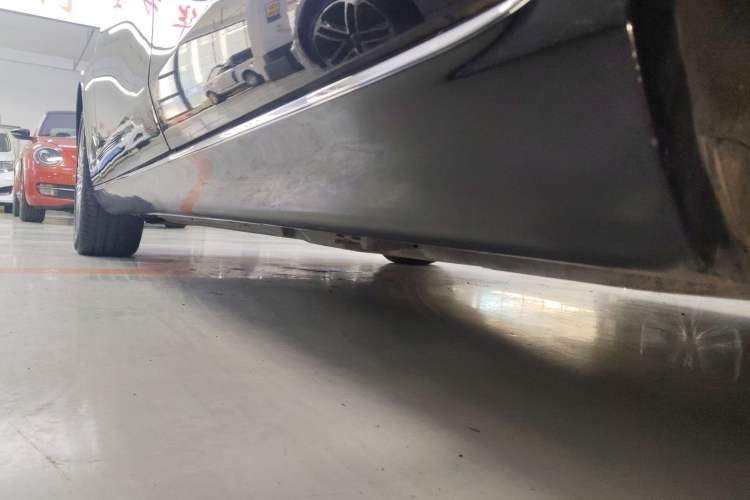 Used Mercedes-Benz E-Class 2021 E 300 L Stylish Model Left Side Sill