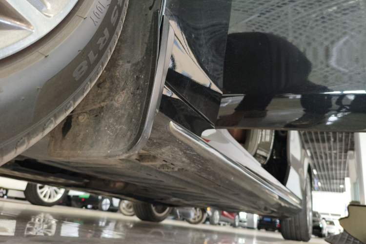 Used Mercedes-Benz E-Class 2021 E 300 L Sporty and Stylish Model Left Side Sill