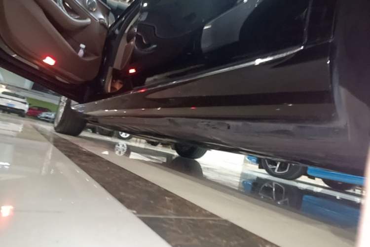 Used Mercedes-Benz E-Class 2021 E 300 L Stylish Model Left Side Sill