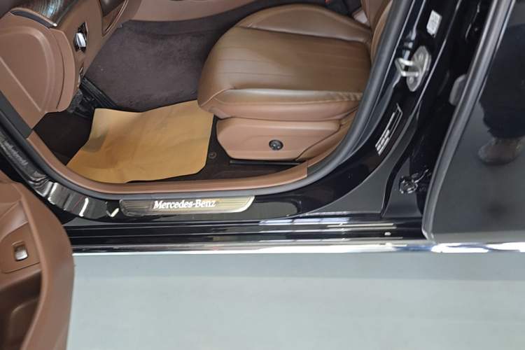 Used Mercedes-Benz E-Class 2021 Restyled E 300 L Luxury Edition Left Side Sill