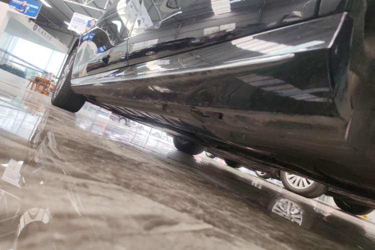 Used Mercedes-Benz E-Class 2021 Restyled E 300 L Sporty and Stylish Edition Left Side Sill