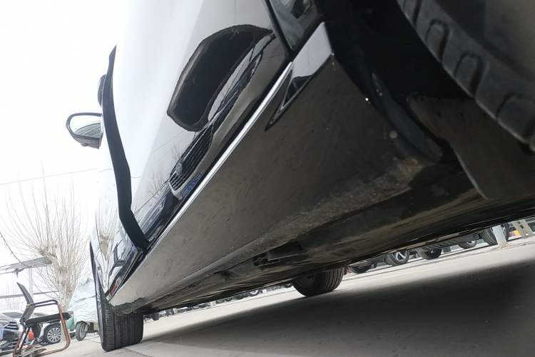 Used Mercedes-Benz E-Class 2021 Facelift E 300 L Stylish Edition Left Side Sill