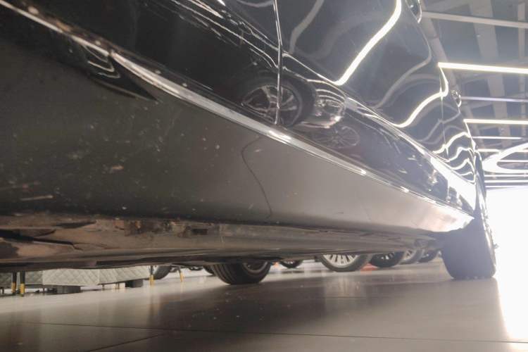 Used Mercedes-Benz E-Class 2021 E 300 L Luxury Model Left Side Sill
