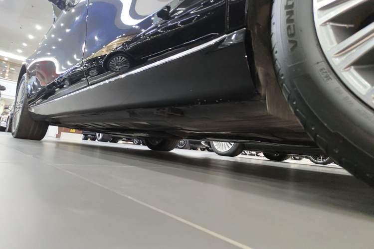 Used Mercedes-Benz E-Class 2021 E 300 L Luxury Model Left Side Sill