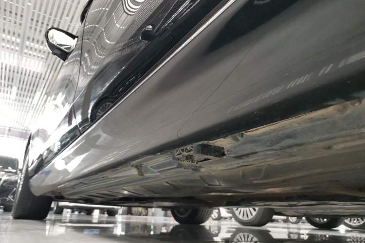 Used Mercedes-Benz E-Class 2021 Facelift E 300 L Stylish Edition Left Side Sill