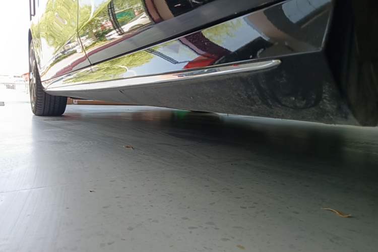 Used Mercedes-Benz E-Class 2021 E 300 L Sporty and Stylish Model Left Side Sill
