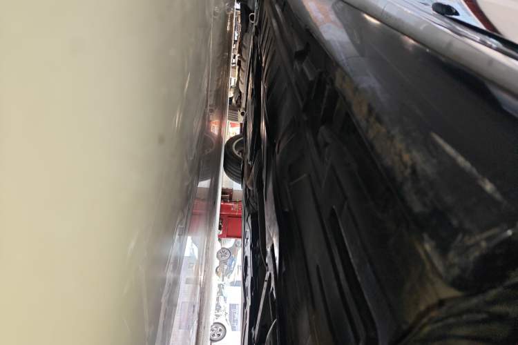 Used Mercedes-Benz E-Class 2021 E 300 L Sport Luxury Edition Left Side Sill