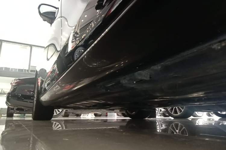 Used Mercedes-Benz E-Class 2021 Restyled E 300 L Luxury Edition Left Side Sill