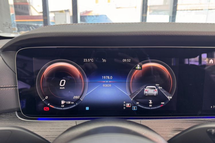 Used Mercedes-Benz E-Class 2021 Restyled E 300 L Sporty and Stylish Edition Odometer Close Up