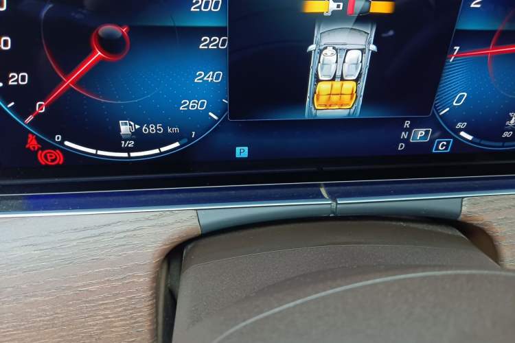 Used Mercedes-Benz E-Class 2021 Facelift E 300 L Stylish Edition Odometer Close Up