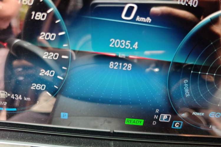 Used Mercedes-Benz E-Class 2021 E 260 L Odometer Close Up