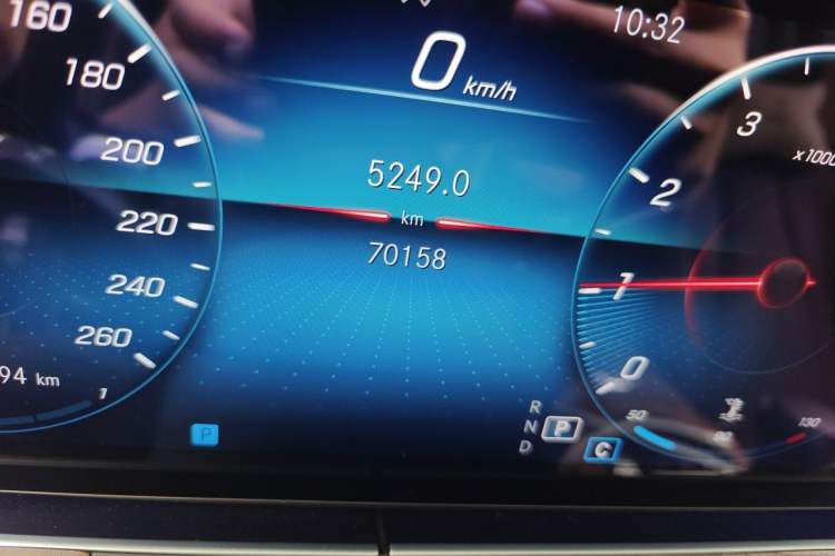 Used Mercedes-Benz E-Class 2021 E 300 L Premium Edition Odometer Close Up
