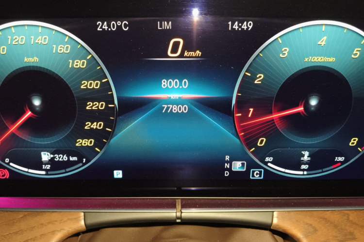 Used Mercedes-Benz E-Class 2021 Facelift E 260 L Odometer Close Up