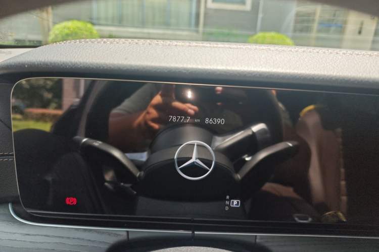 Used Mercedes-Benz E-Class 2021 Restyled E 300 L Sport Premium Edition Odometer Close Up