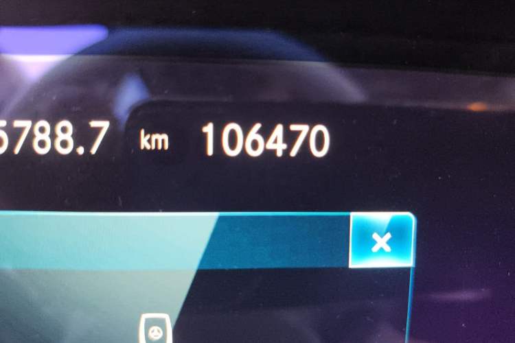 Used Mercedes-Benz E-Class 2021 Facelift E 260 L Odometer Close Up